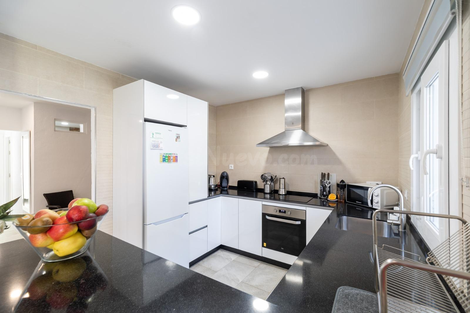 Elegancia, confort y piscina privada en la segunda pista de La Barrosa - foto 5