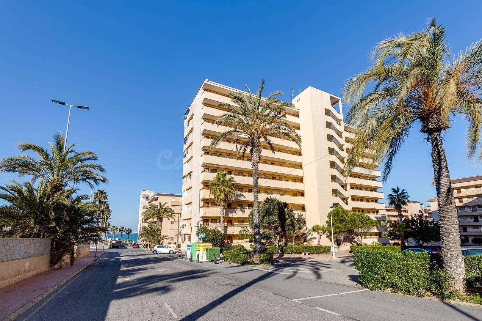 APARTAMENTO DE 2 DORMITORIOS EN SEGUNDA LINEA CON VISTAS LATERALES AL MAR EN CABO CERVERA