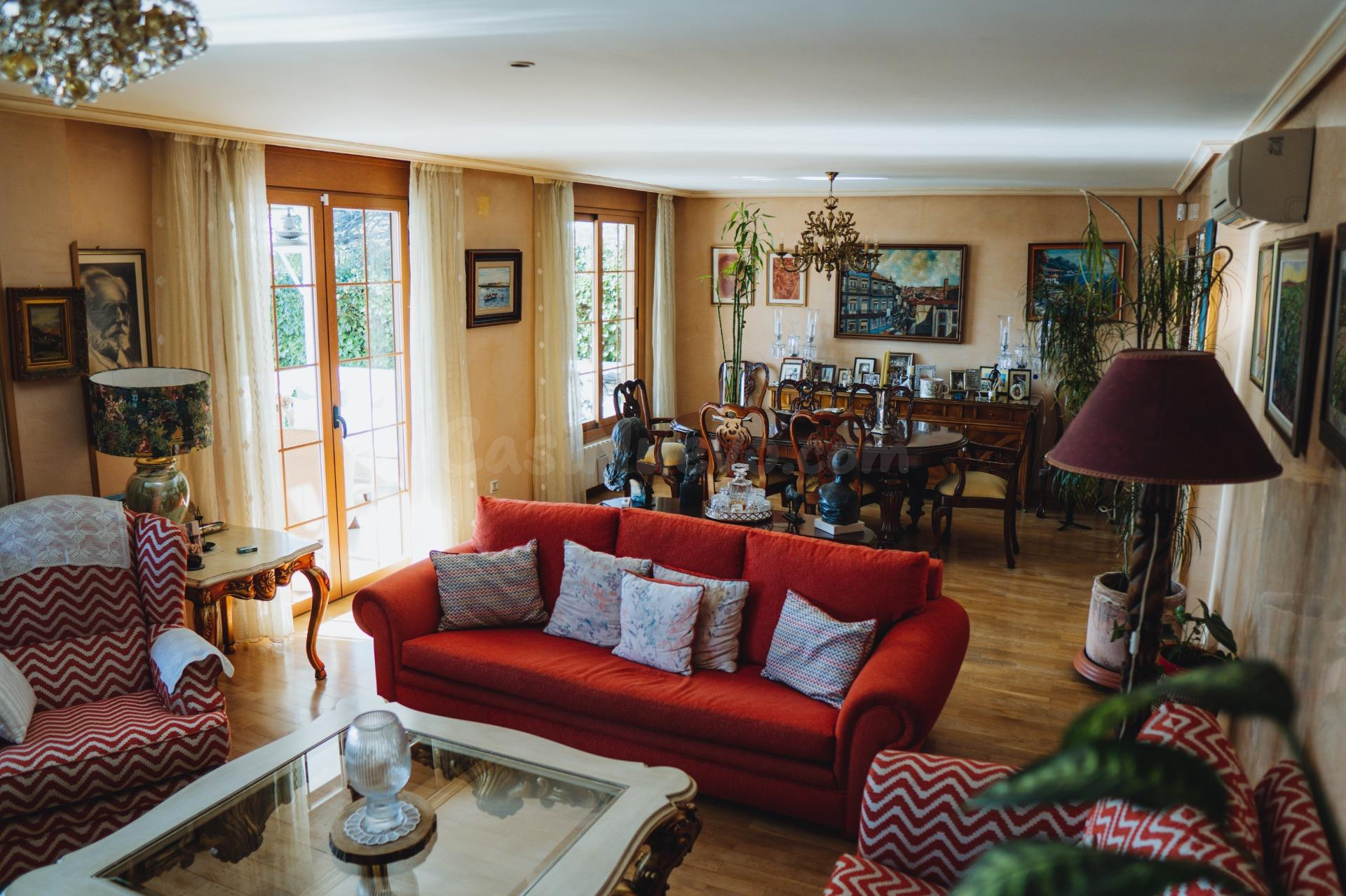 Chalet exclusivo con jardín para disfrutar en familia - foto 3