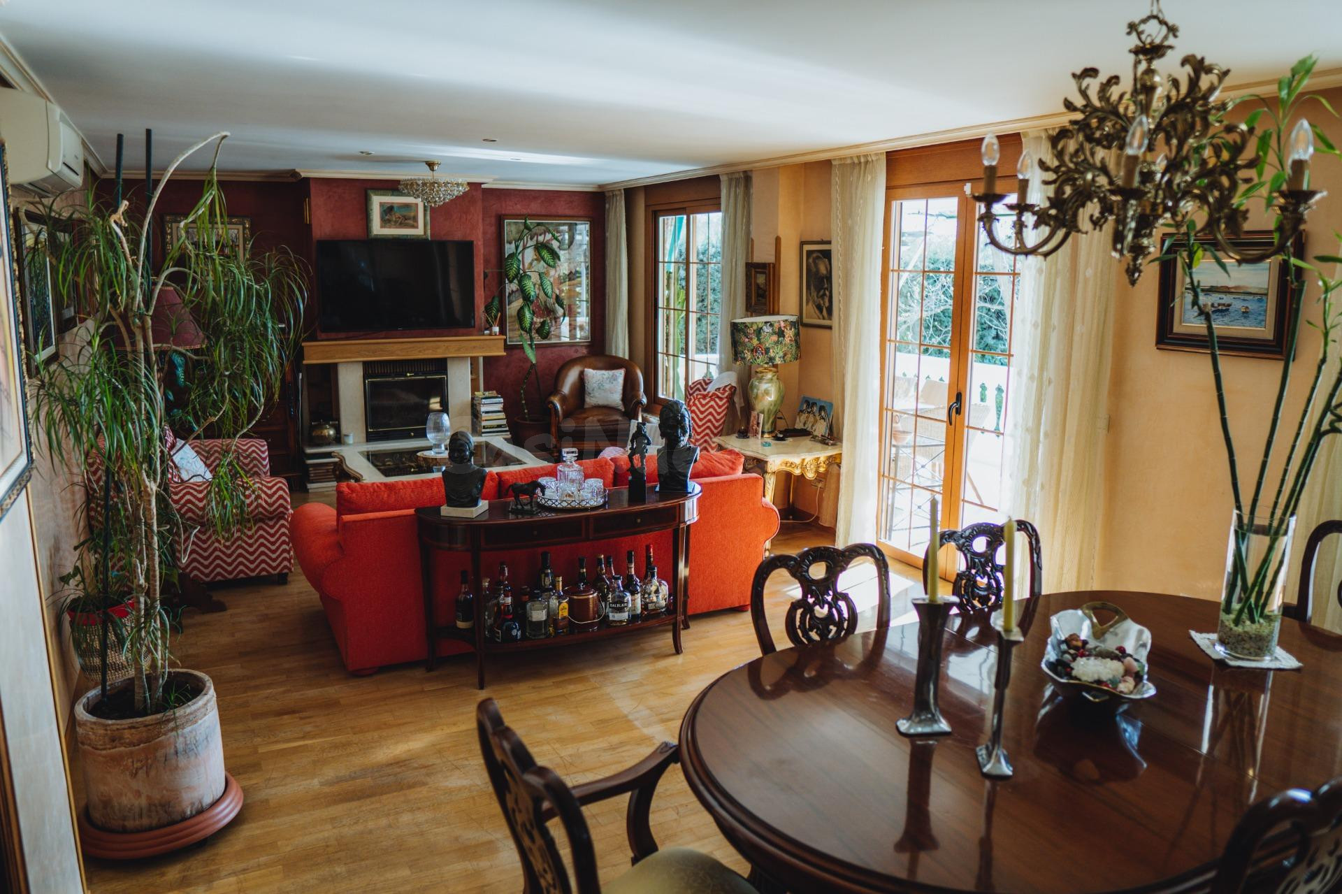 Chalet exclusivo con jardín para disfrutar en familia - foto 4