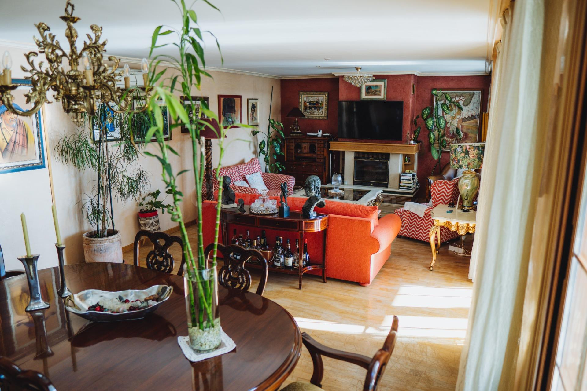 Chalet exclusivo con jardín para disfrutar en familia - foto 5
