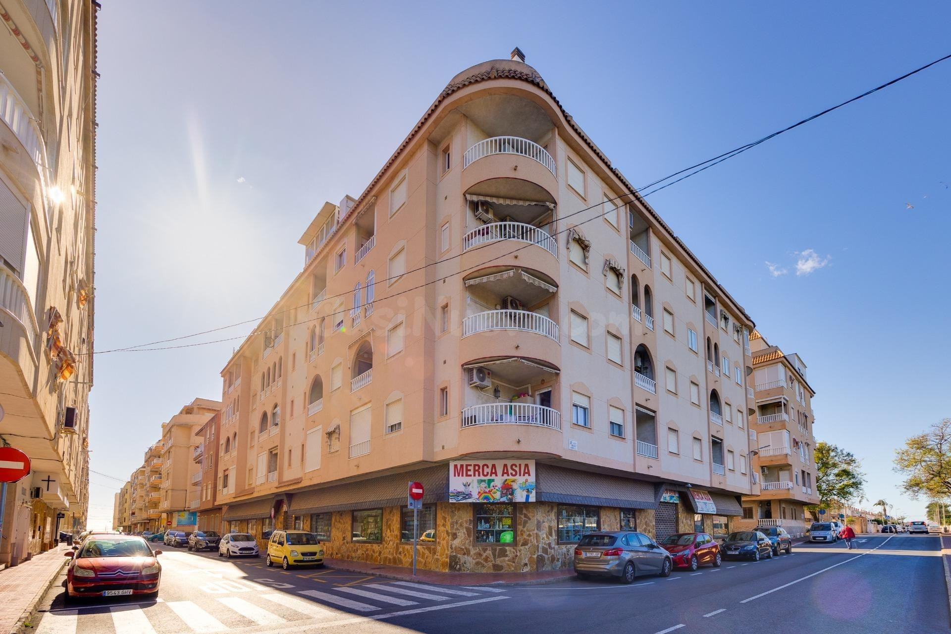 Oportunidad en Torrevieja a solo 300 metros de la Playa del  - foto 2