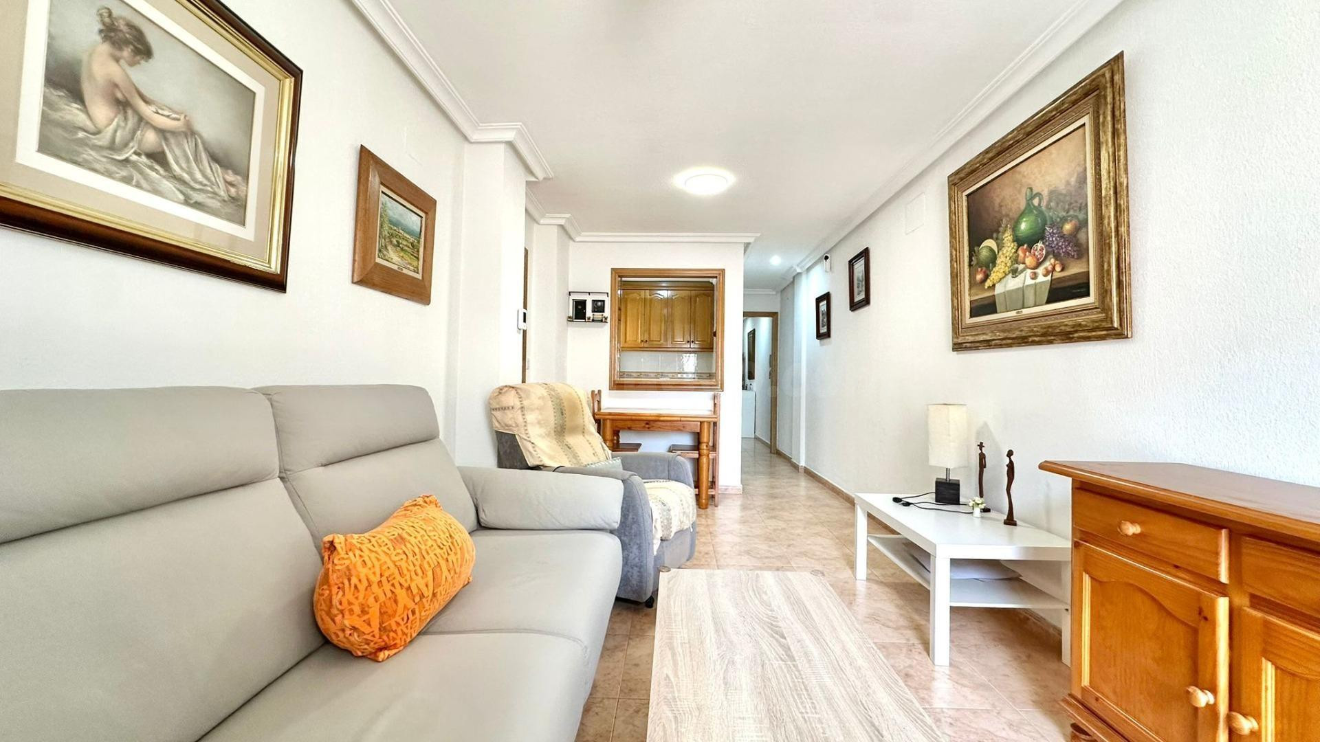 Apartamento de 2 dormitorios y 1 baño con garaje en el centr - foto 3