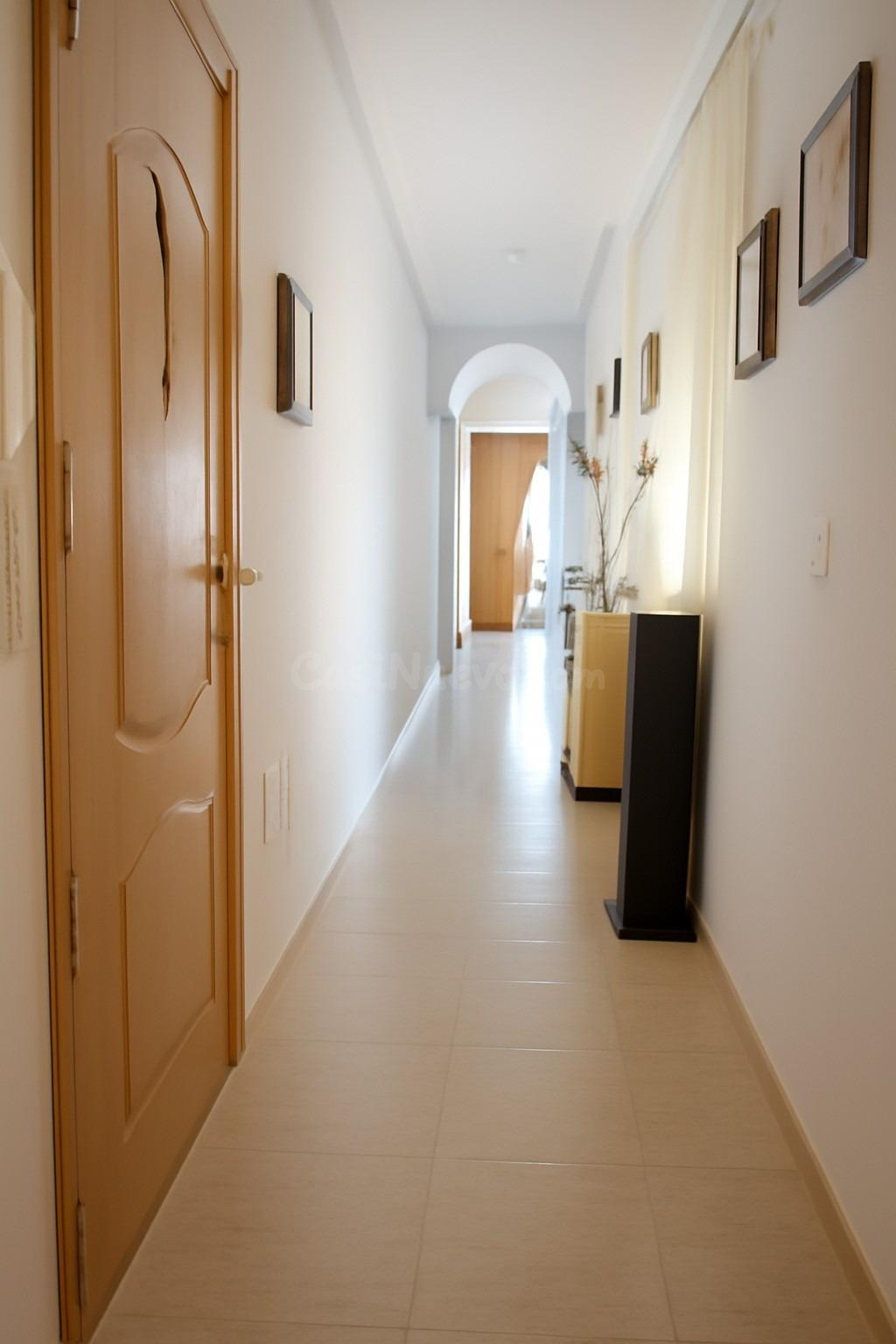 ¡Un hermoso apartamento de 2 dormitorios en el corazón de Torrevieja a un precio excelente! - foto 3
