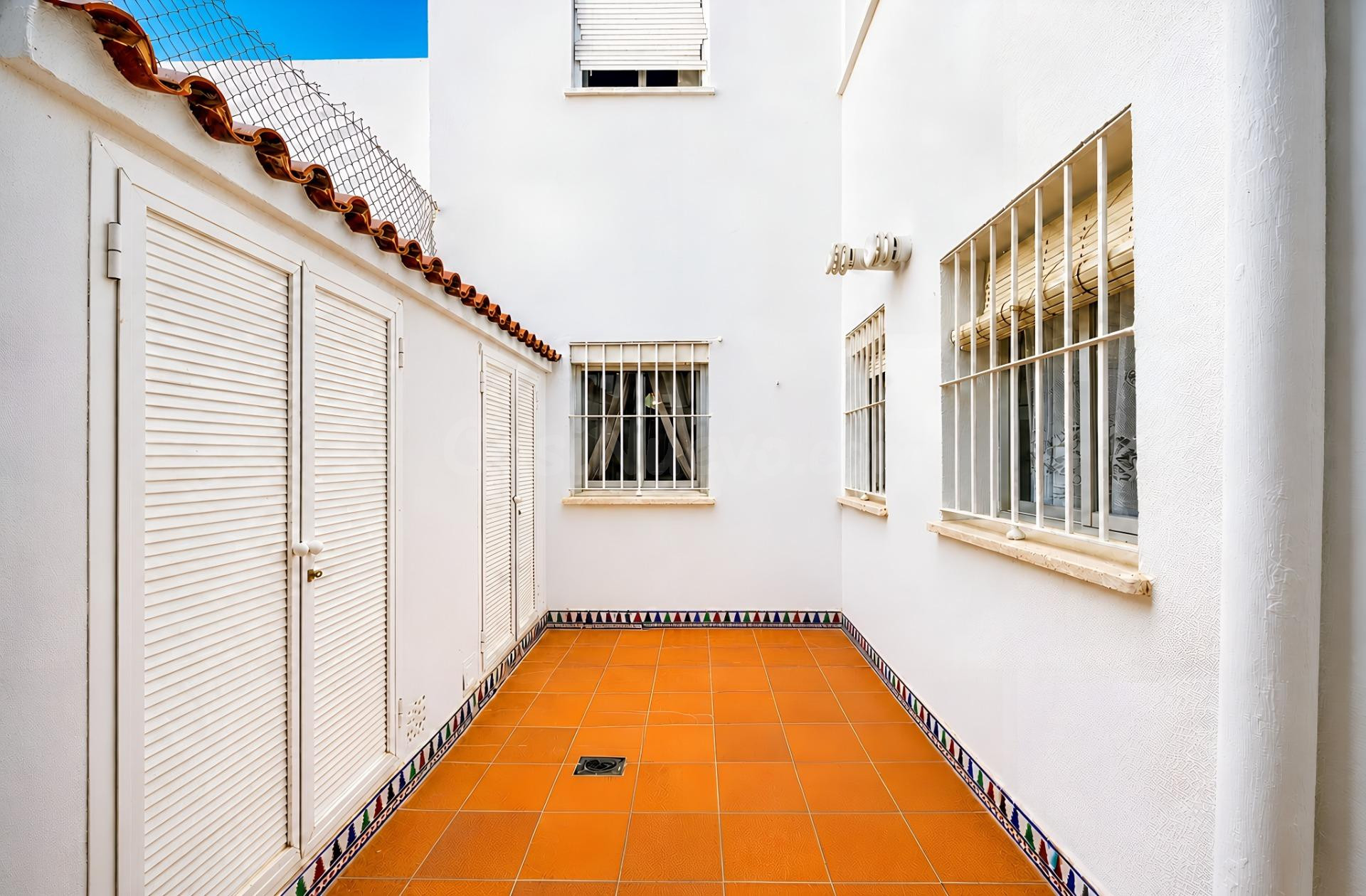 Estupenda vivienda de 3 dormitorios cerca del centro de Chiclana de la Frontera - foto 2