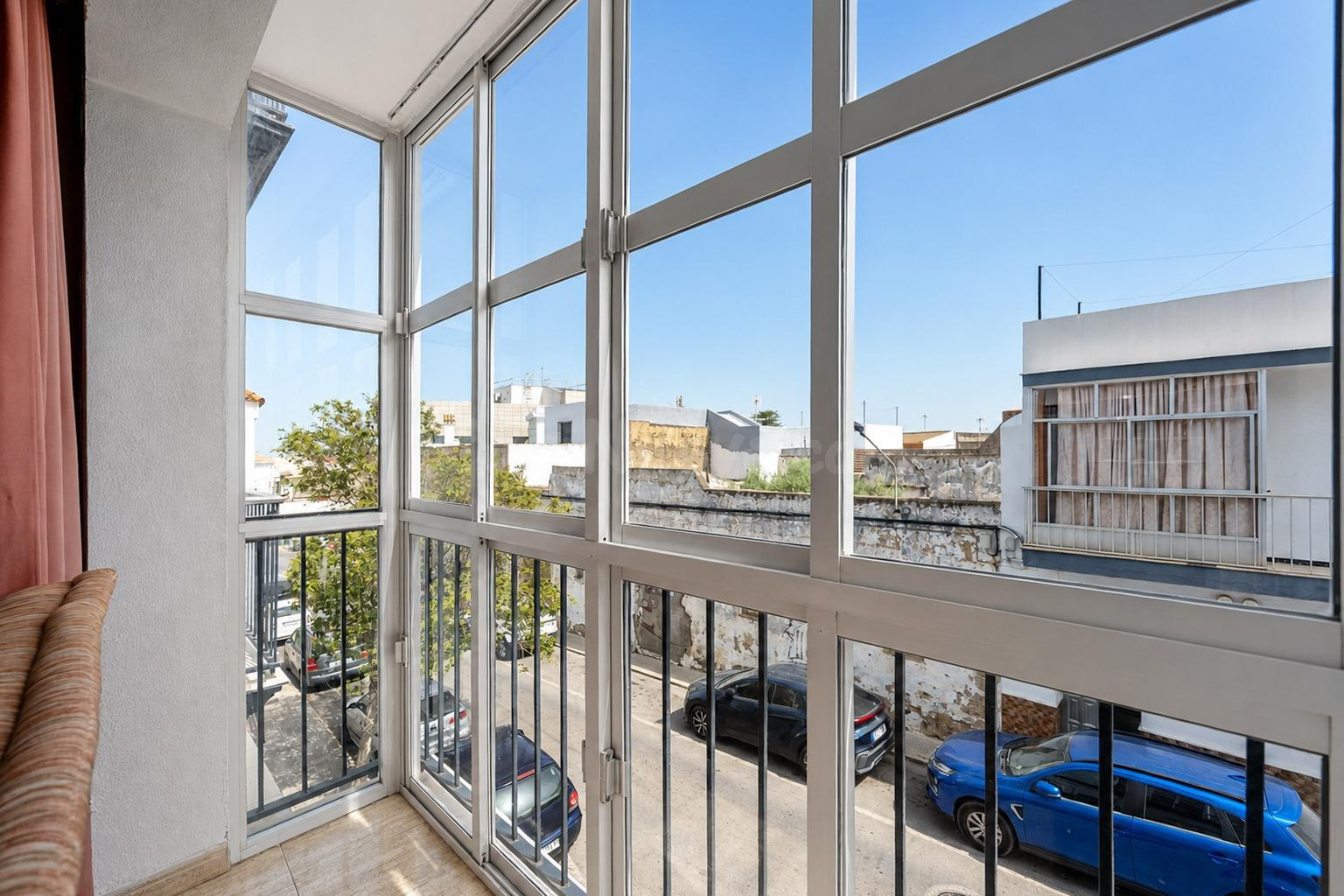 Estupenda vivienda de 3 dormitorios cerca del centro de Chiclana de la Frontera - foto 3