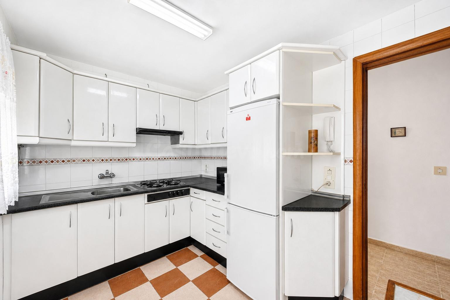 Estupenda vivienda de 3 dormitorios cerca del centro de Chiclana de la Frontera - foto 5