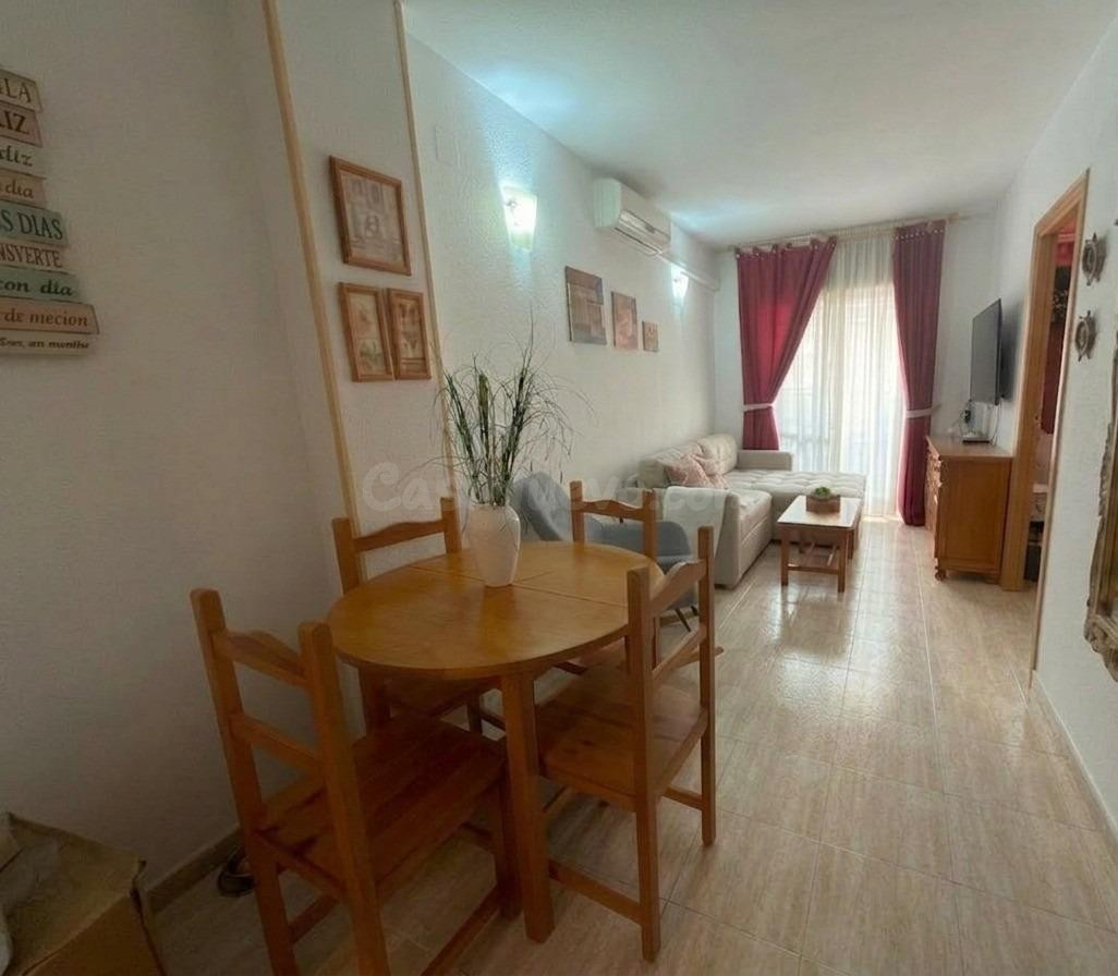 !! REBAJADO !! APARTAMENTO CENTRICO CON PISCINA EN TORREVIEJA - foto 2