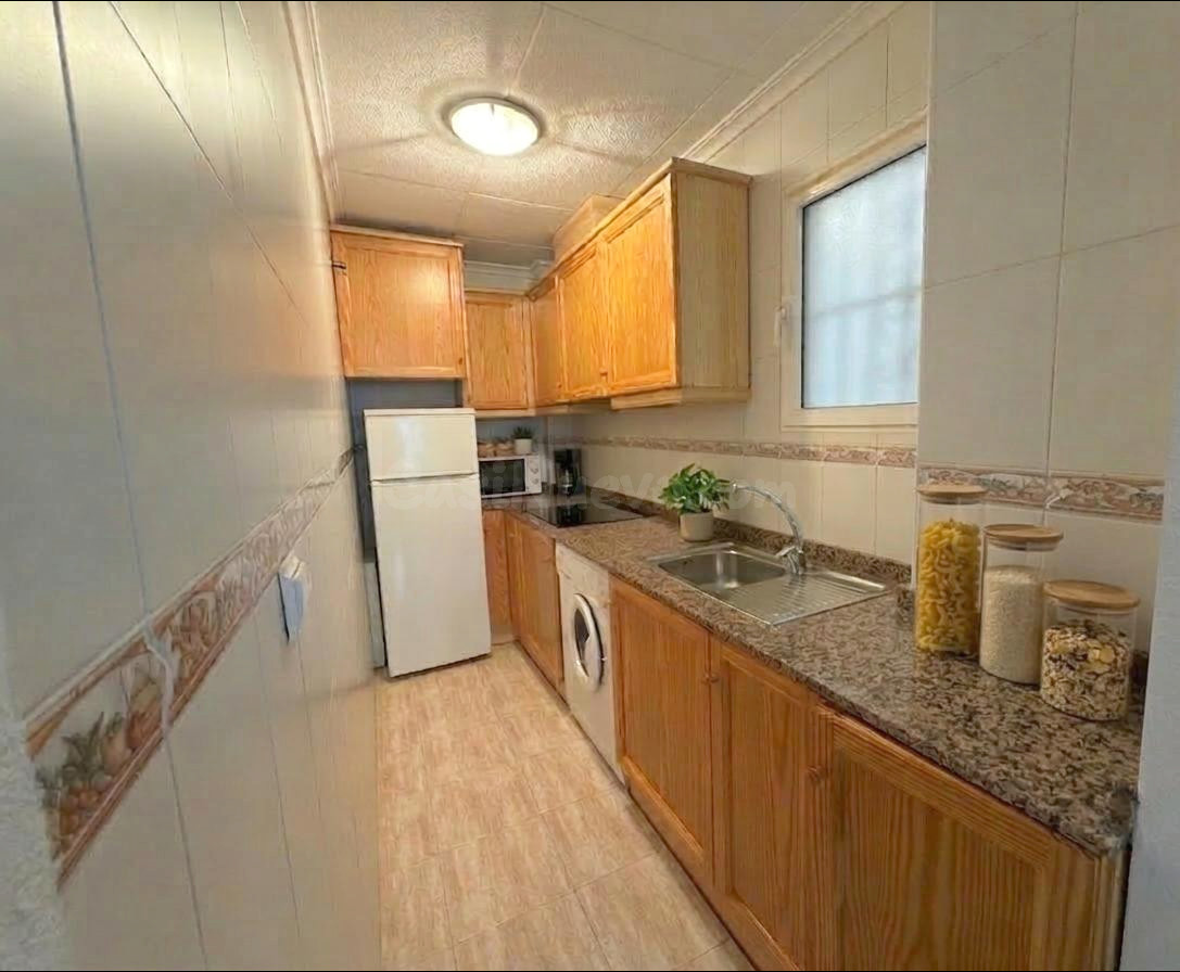 !! REBAJADO !! APARTAMENTO CENTRICO CON PISCINA EN TORREVIEJA - foto 5