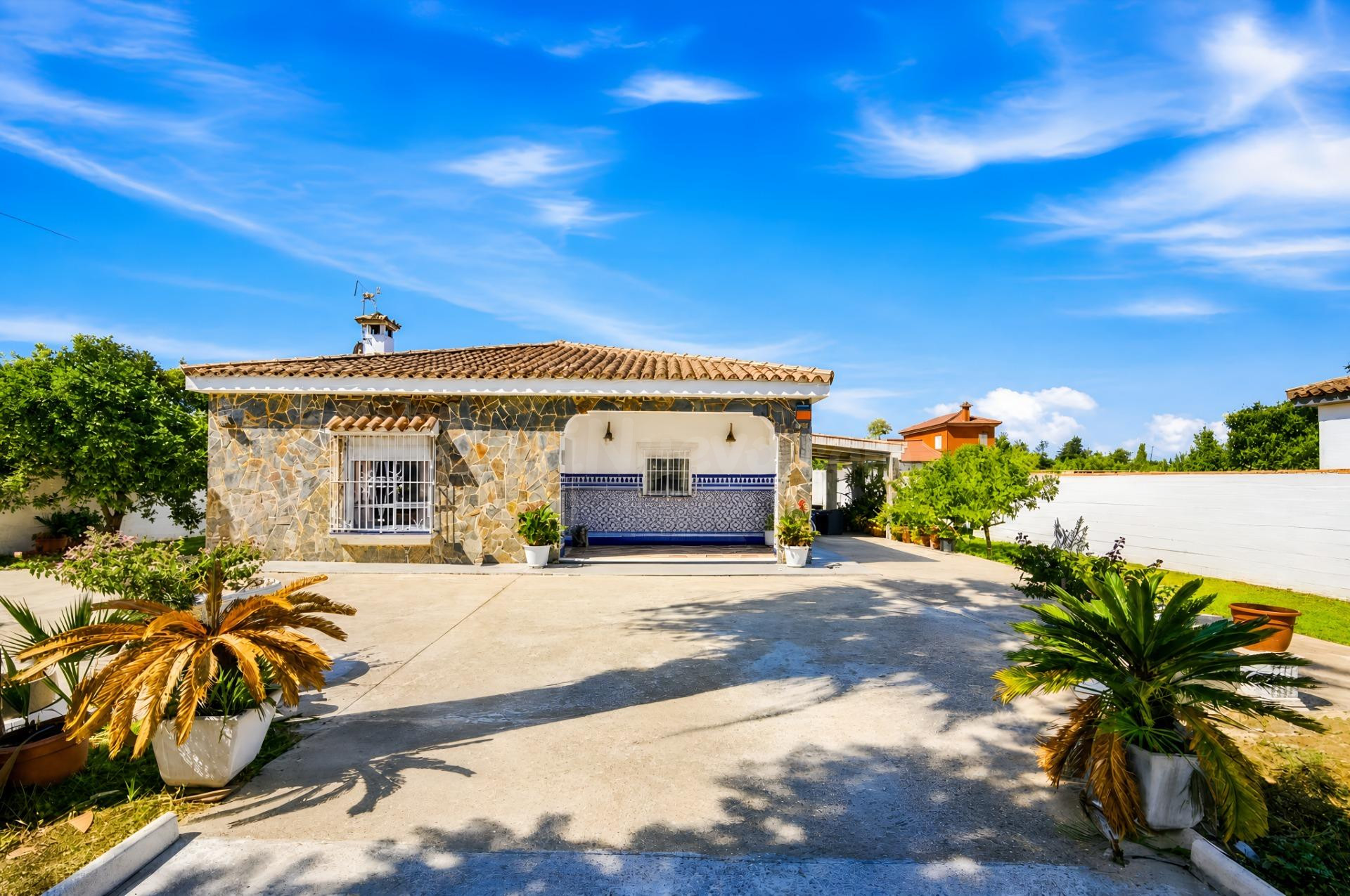 CHALET CON INCREIBLE PARCELA CERCA DEL SOTILLO