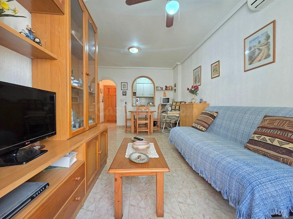 Apartamento para entrar a vivir en el centro de Torrevieja - foto 2