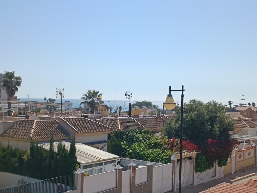 Encantador Chalet en Los Frutales, Torrevieja - Ideal para Vivir - foto 3