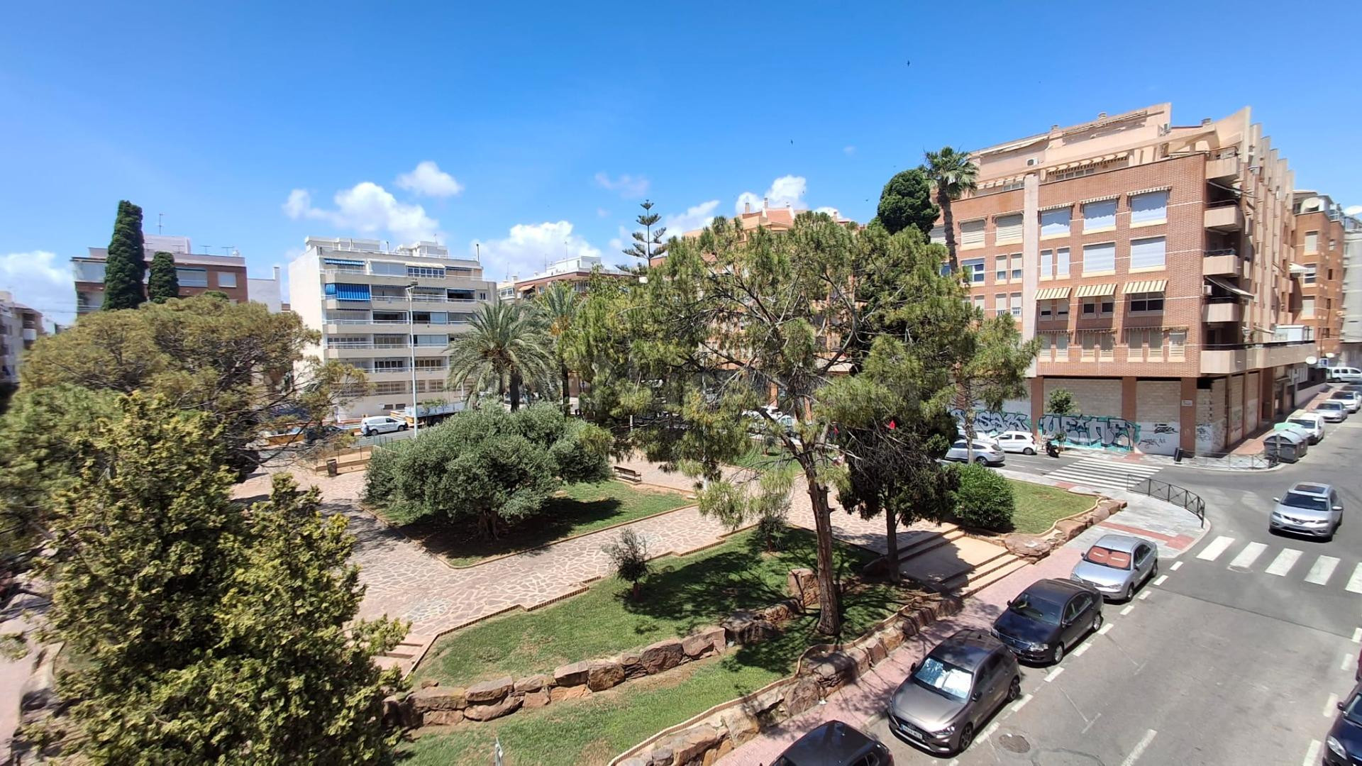 Apartamento reformado con vistas al parque en la Plaza María Asunción - foto 4