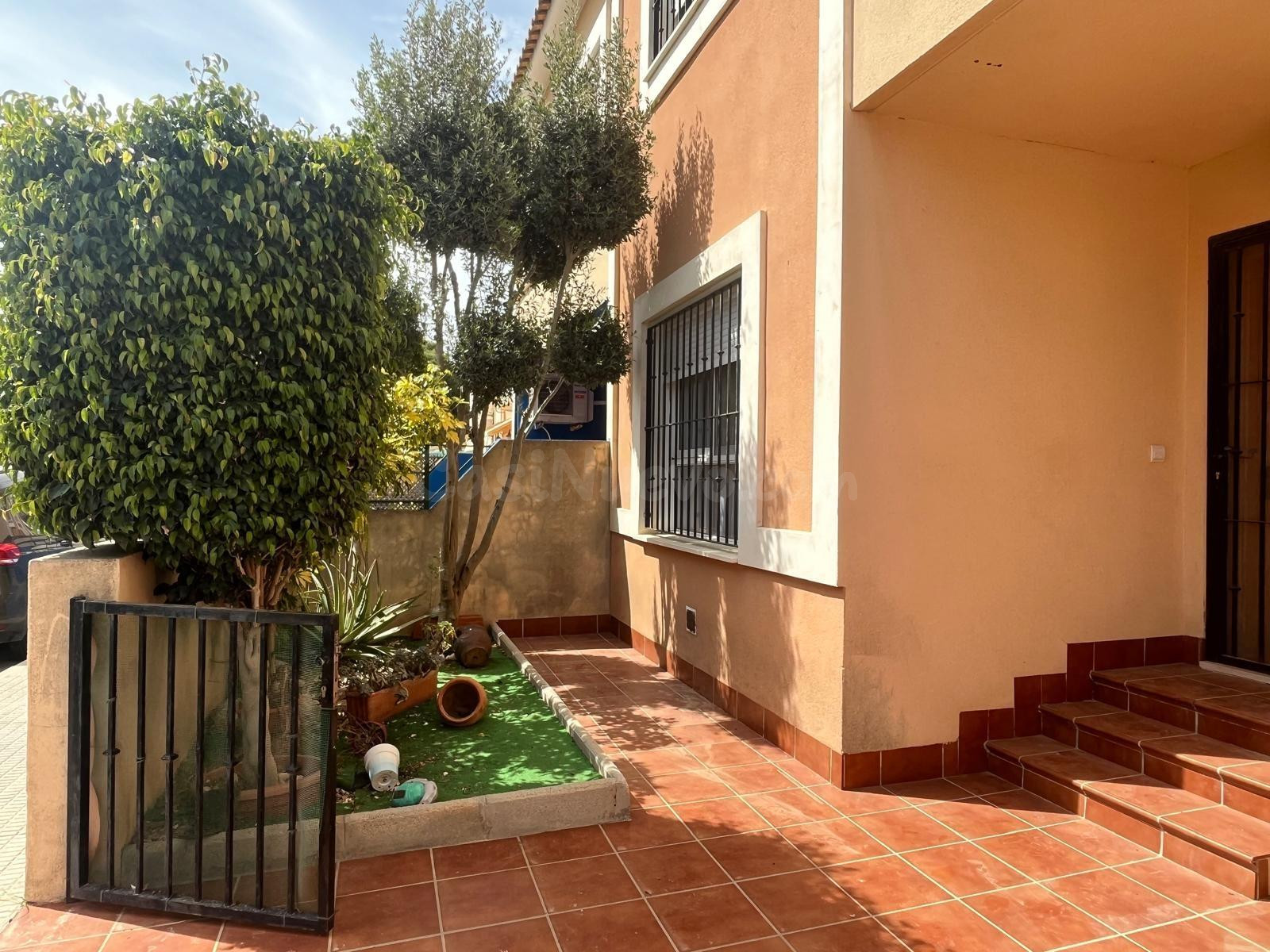 Dúplex en Santiago de la Ribera: Espacio y Comodidad al Mejo - foto 2