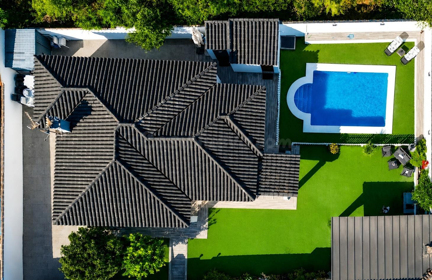 Tu paraíso privado en el Pinar de los Franceses: chalet con  - foto 2