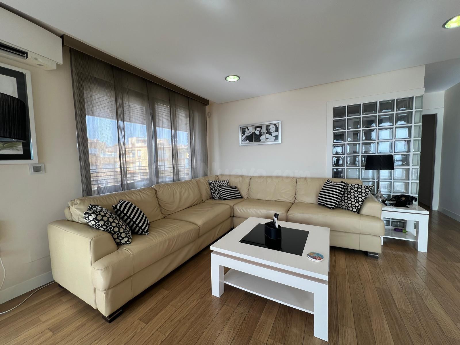 PRECIOSO APARTAMENTO DE 2 DORMITORIOS EN PRIMERA LÍNEA DE MAR AZUL CON VISTAS DIRECTAS AL MAR!!! - foto 2