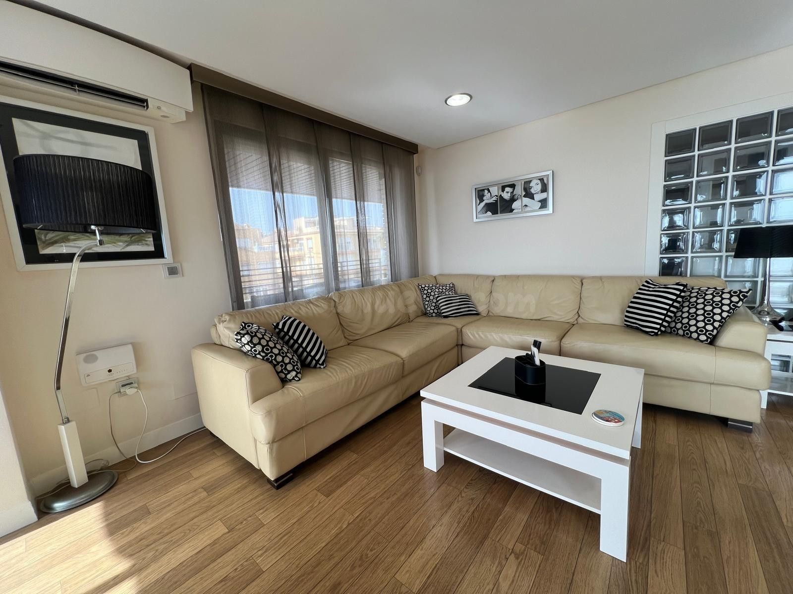 PRECIOSO APARTAMENTO DE 2 DORMITORIOS EN PRIMERA LÍNEA DE MAR AZUL CON VISTAS DIRECTAS AL MAR!!! - foto 3