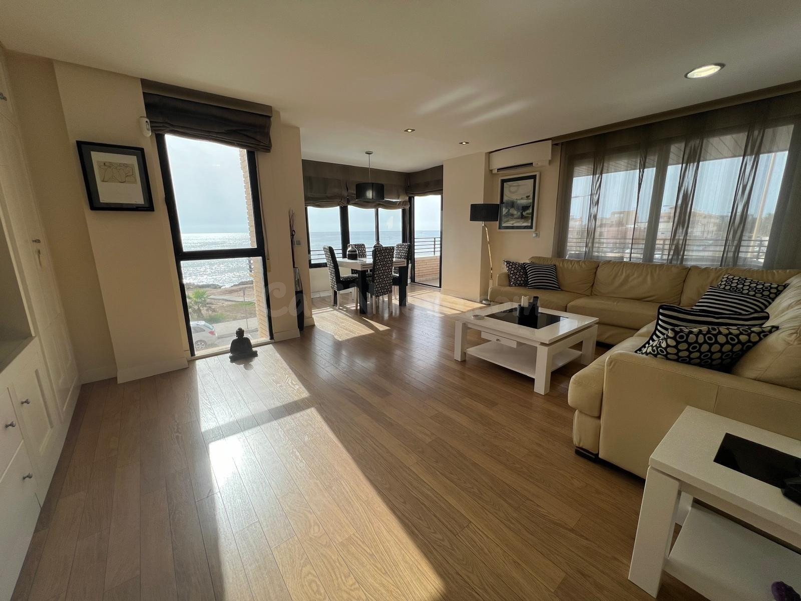 PRECIOSO APARTAMENTO DE 2 DORMITORIOS EN PRIMERA LÍNEA DE MAR AZUL CON VISTAS DIRECTAS AL MAR!!! - foto 4