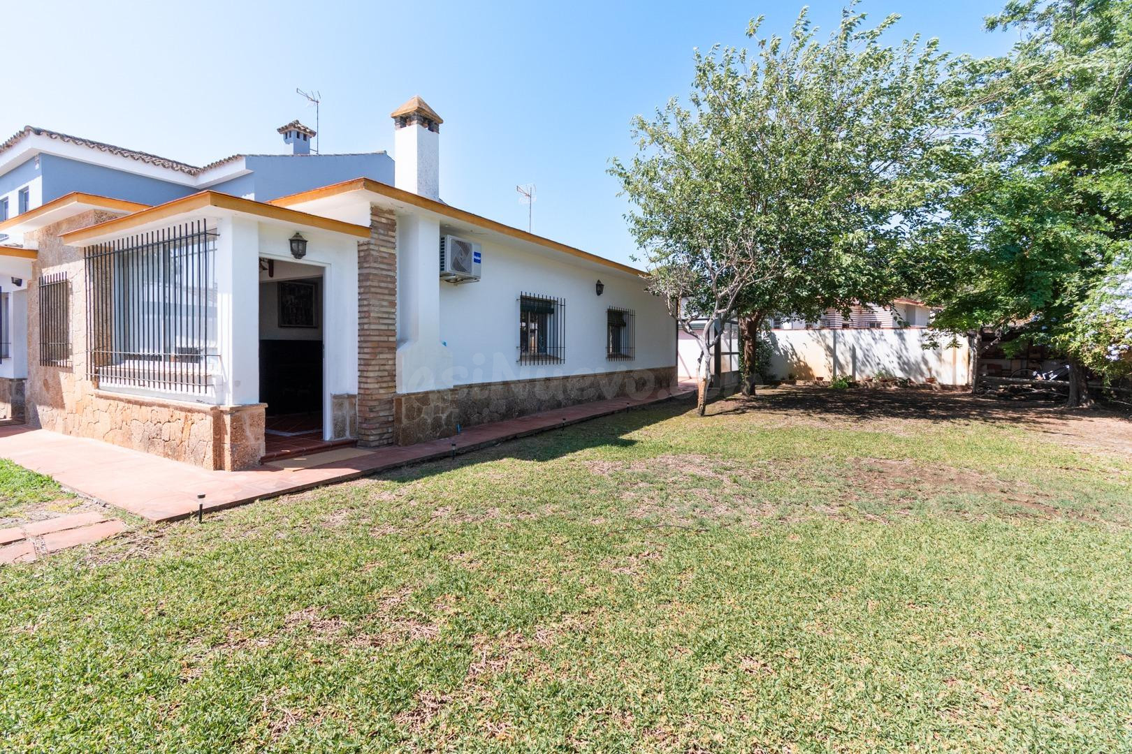 Chalet de una plantaValdelagrana: con jardín, piscina y excelente ubicación - foto 4