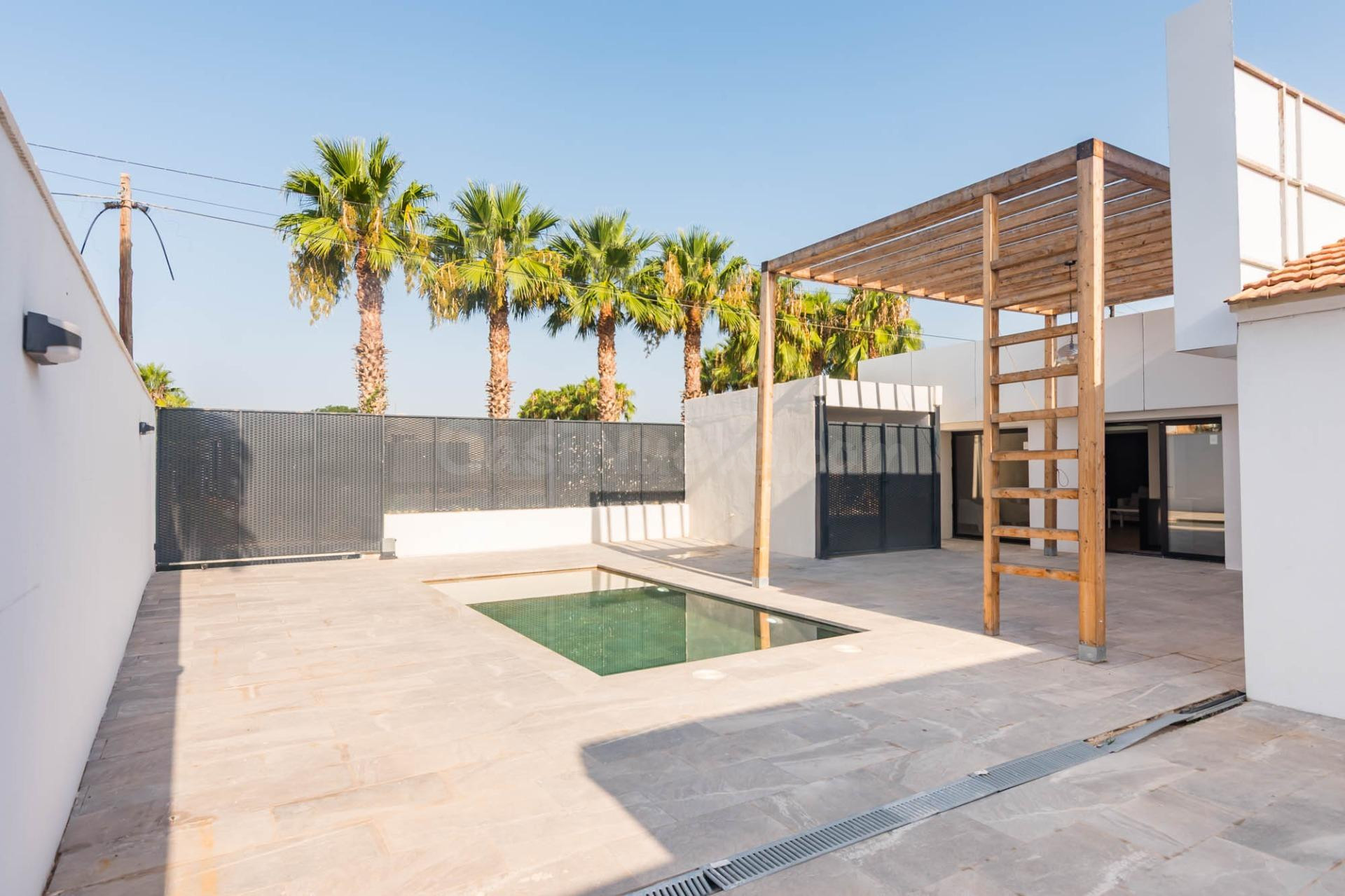 CHALET SEMI-INDEPENDIENTE CON PISCINA PRIVADA - foto 2