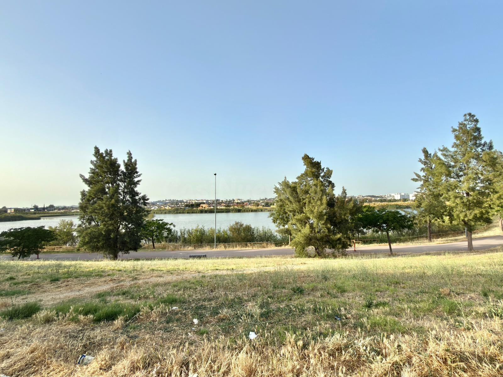 EXCLUSIVA PARCELA URBANA DE 500 m2 EN GUADALAJAQUE, JUNTO AL CAMPO DE GOLF - foto 3