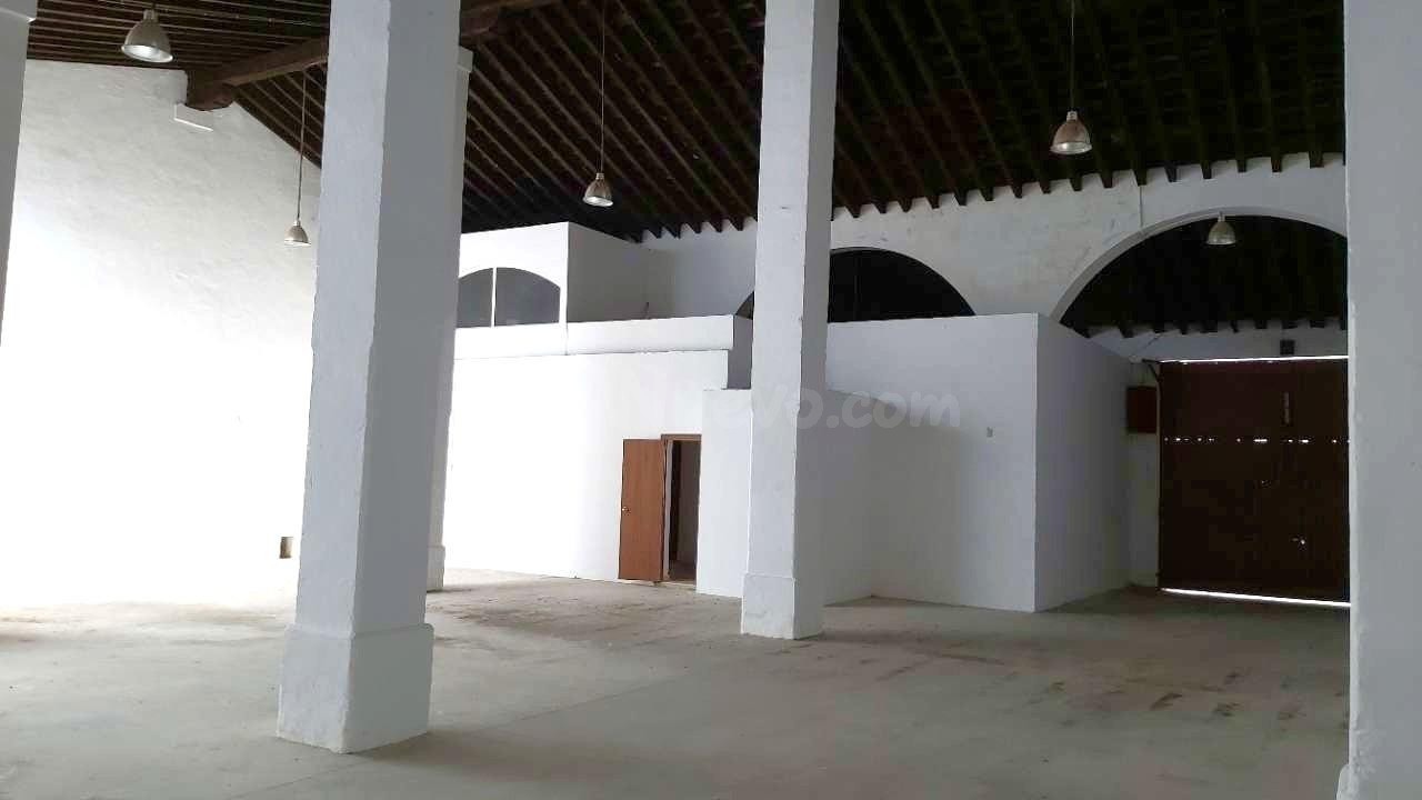 Amplia Bodega en el Centro de Jerez de la Frontera por 280.000€