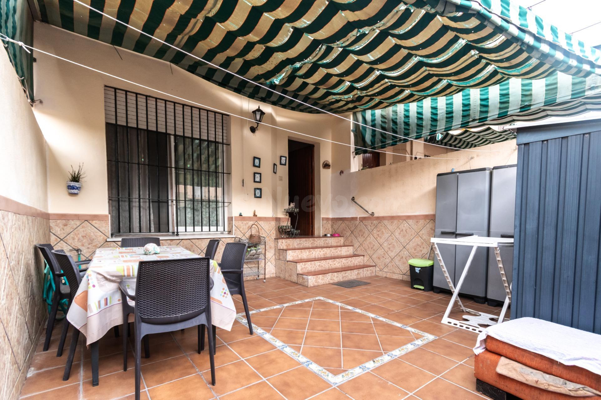 SE VENDE ADOSADO EN ZONA DELICIAS, RENTA LIBRE, 4 DORMITORIOS - foto 2