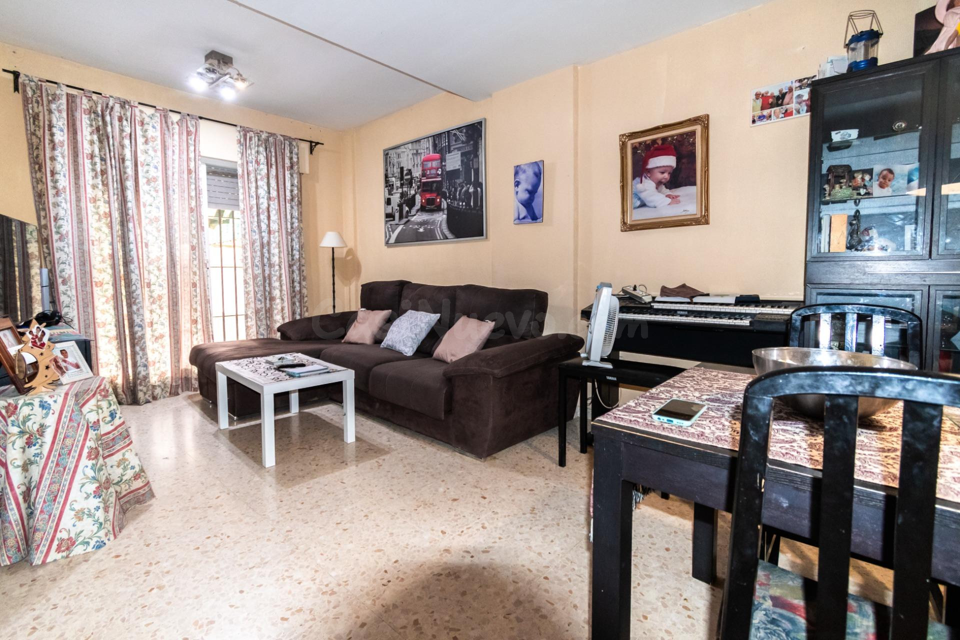 SE VENDE ADOSADO EN ZONA DELICIAS, RENTA LIBRE, 4 DORMITORIOS - foto 4