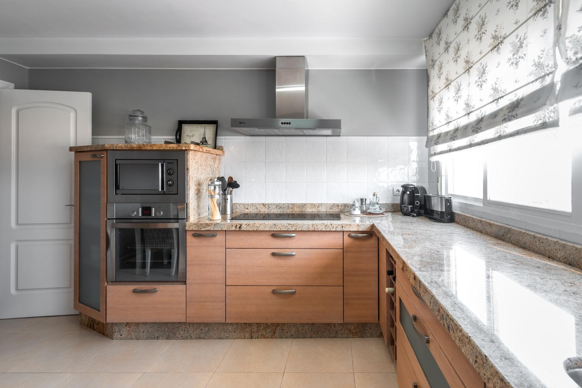 Oportunidad en las Torres de vivienda totalmente reformada! - foto 4