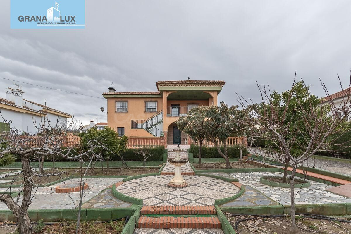 Chalet con piscina y gran parcela en la urbanización Molino  - foto 2