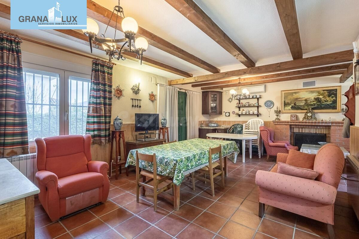 Chalet con piscina y gran parcela en la urbanización Molino  - foto 3