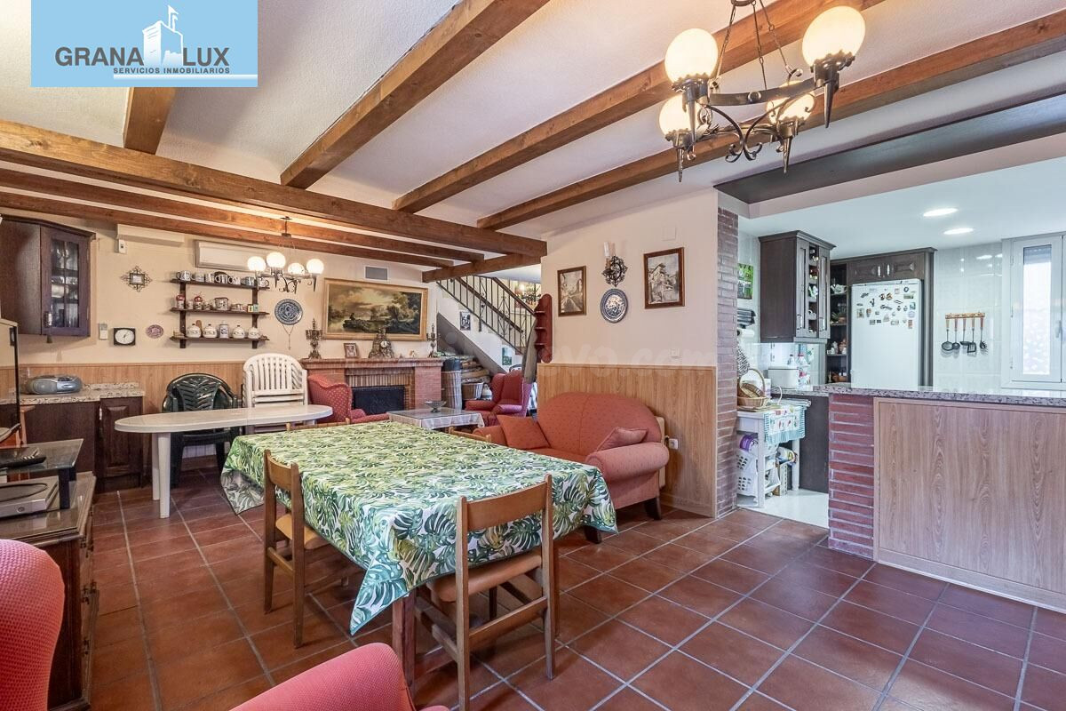 Chalet con piscina y gran parcela en la urbanización Molino  - foto 4