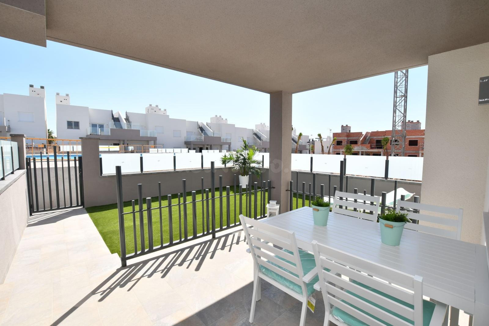 Hermosos Bungalows de 2 a 3 dormitorios de Obra Nueva en San - foto 2