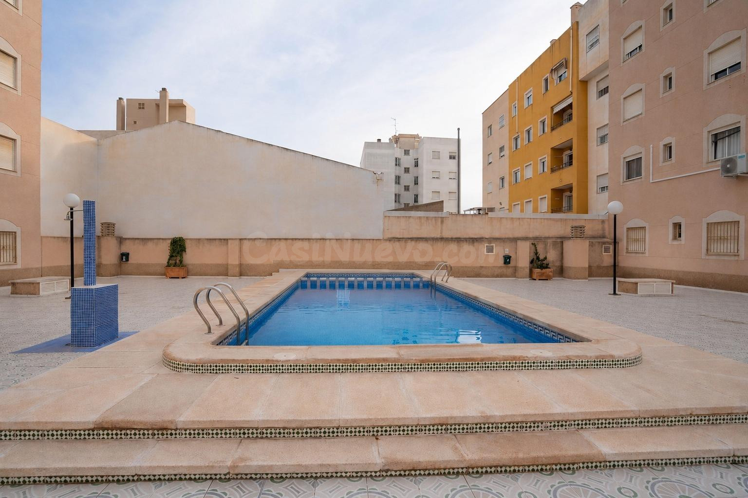 ÁTICO DE 2 DORMITORIOS CON PISCINA COMUNITARIA EN PLENO CENT