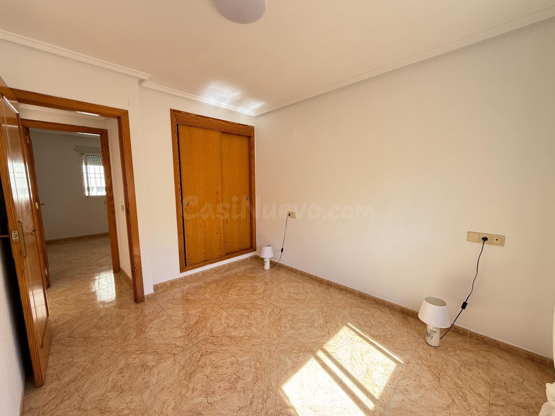 ÁTICO DE 2 DORMITORIOS CON PISCINA COMUNITARIA EN PLENO CENT - foto 3