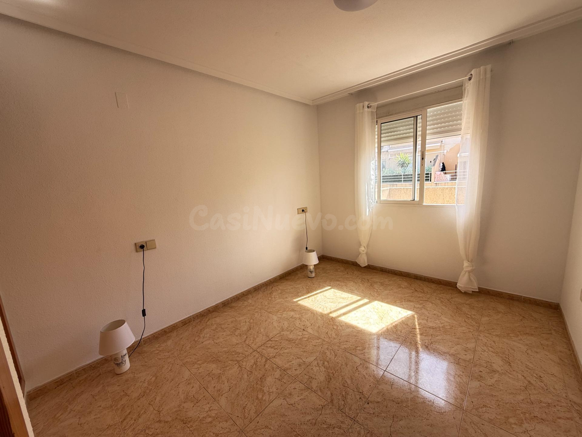 ÁTICO DE 2 DORMITORIOS CON PISCINA COMUNITARIA EN PLENO CENT - foto 5