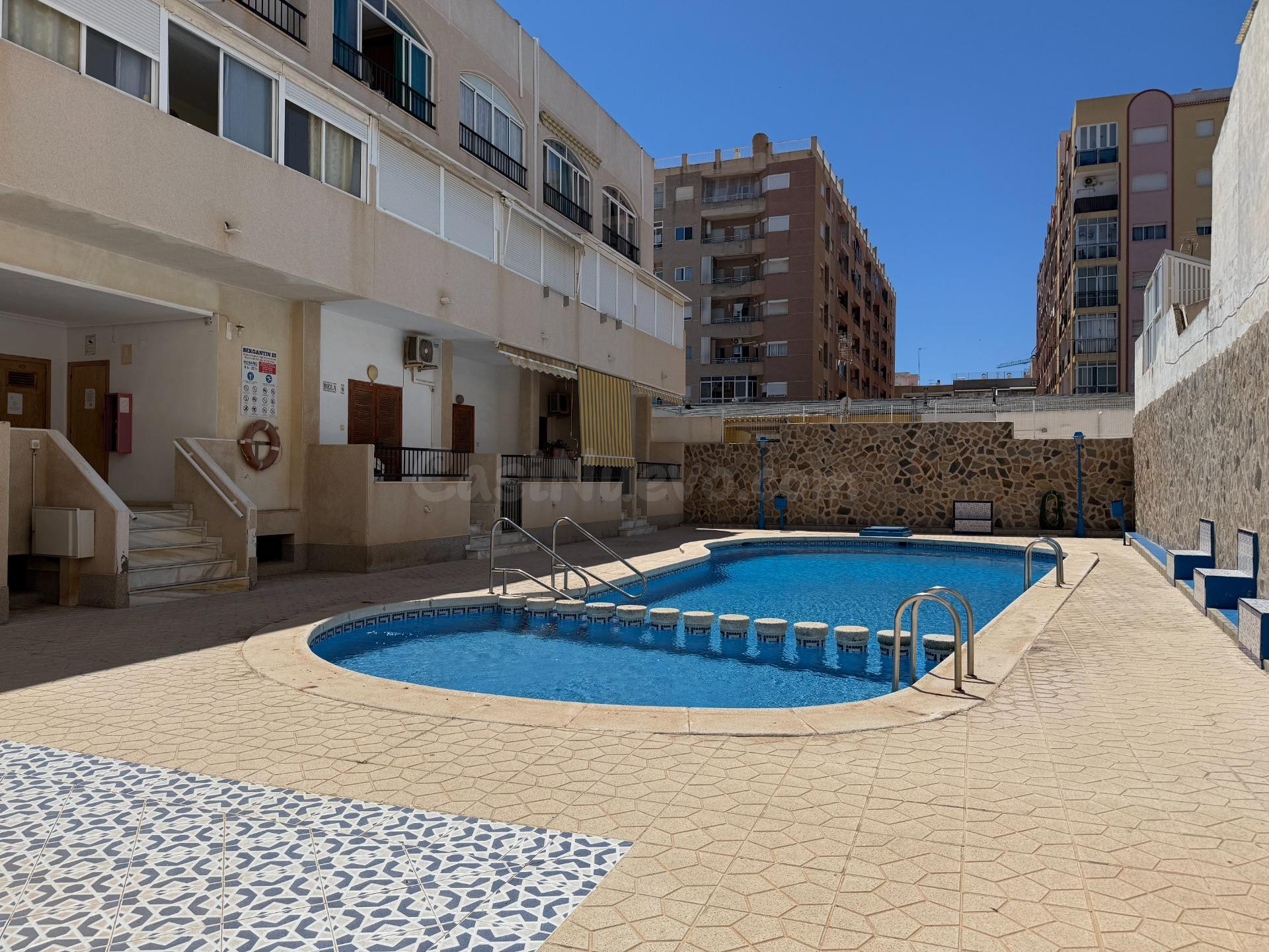 APARTAMENTO EN PLANTA BAJA TOTALMENTE REFORMADO EN EL CENTRO - foto 2