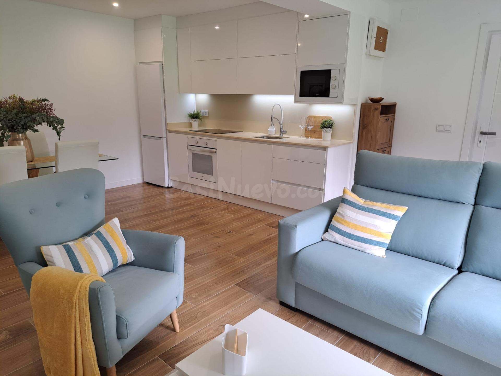 APARTAMENTO CON JARDIN Y ZONA DE APARCAMIENTO PRIVADO EN ZON
