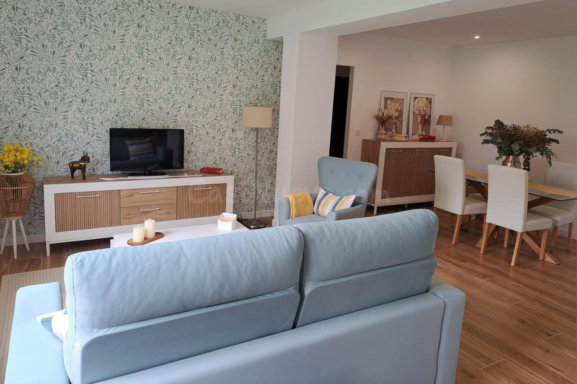 APARTAMENTO CON JARDIN Y ZONA DE APARCAMIENTO PRIVADO EN ZON - foto 2