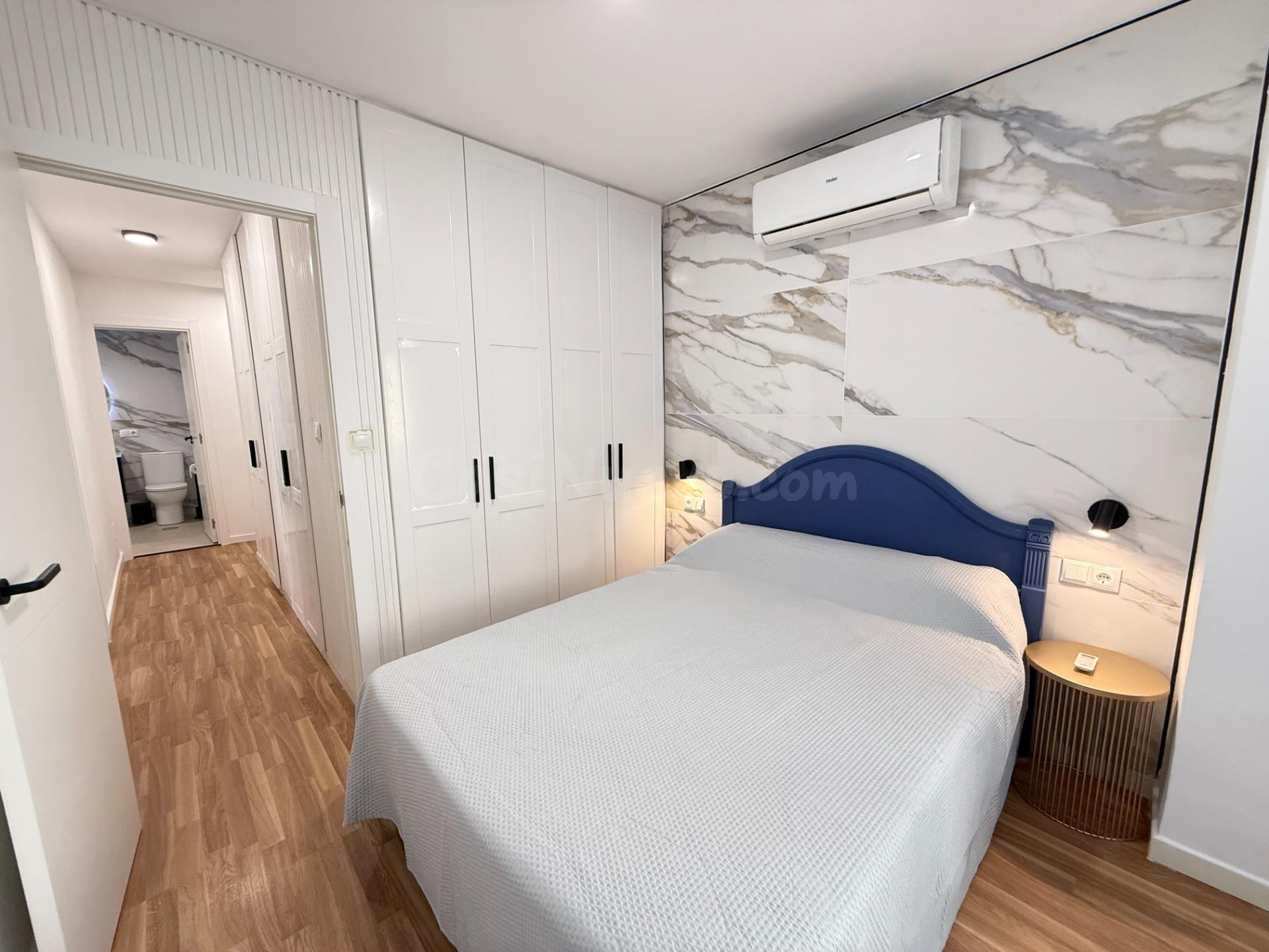 ESPECTACULAR APARTAMENTO REFORMADO EN PRIMERA LINEA DE 3 DOR - foto 4