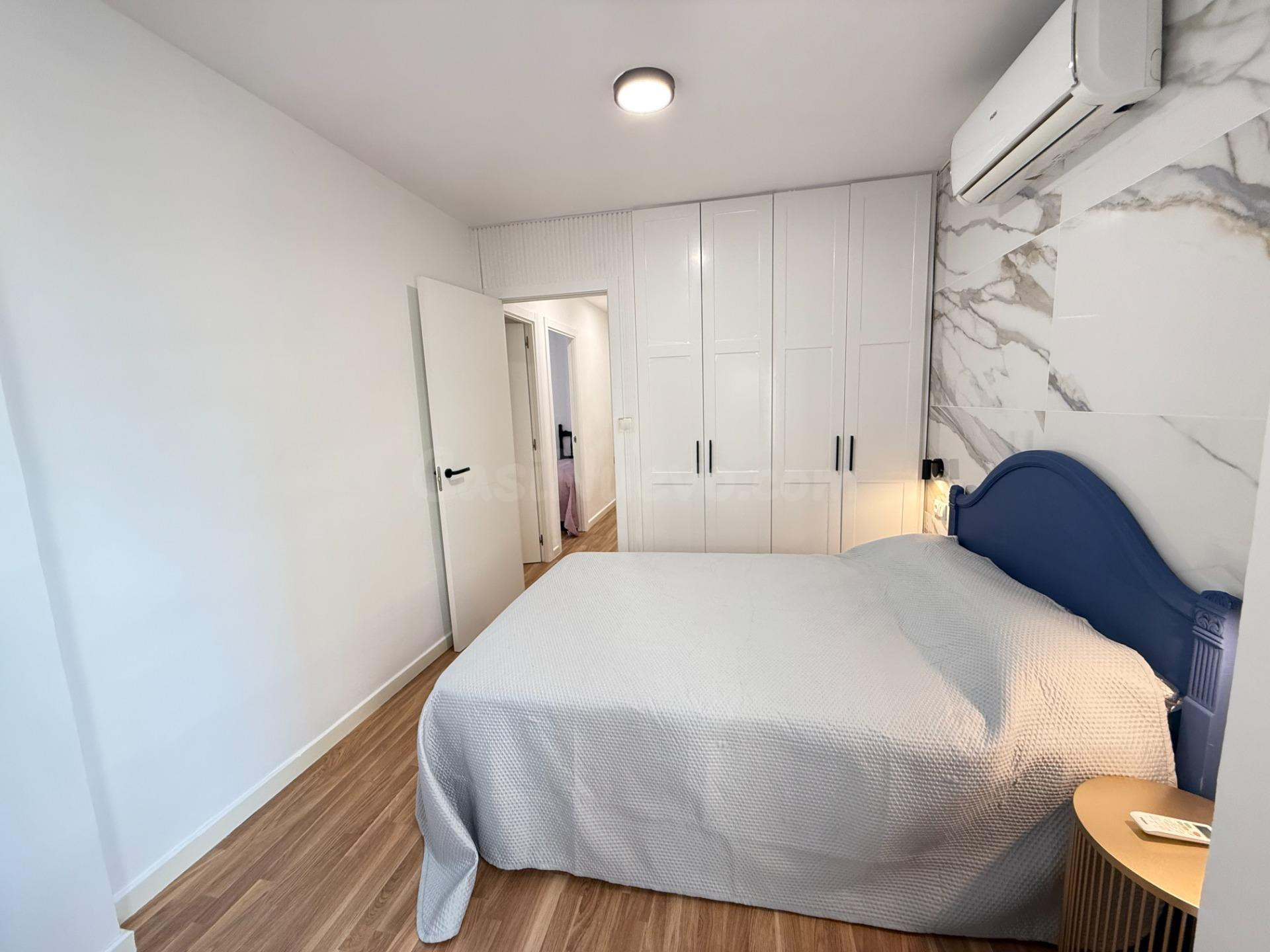 ESPECTACULAR APARTAMENTO REFORMADO EN PRIMERA LINEA DE 3 DOR - foto 5