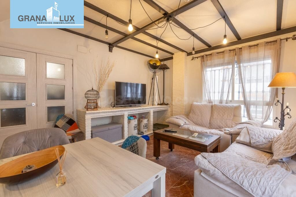 En venta casa adosada junto estación de autobuses - foto 3