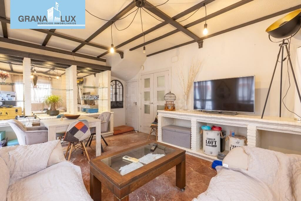 En venta casa adosada junto estación de autobuses - foto 4