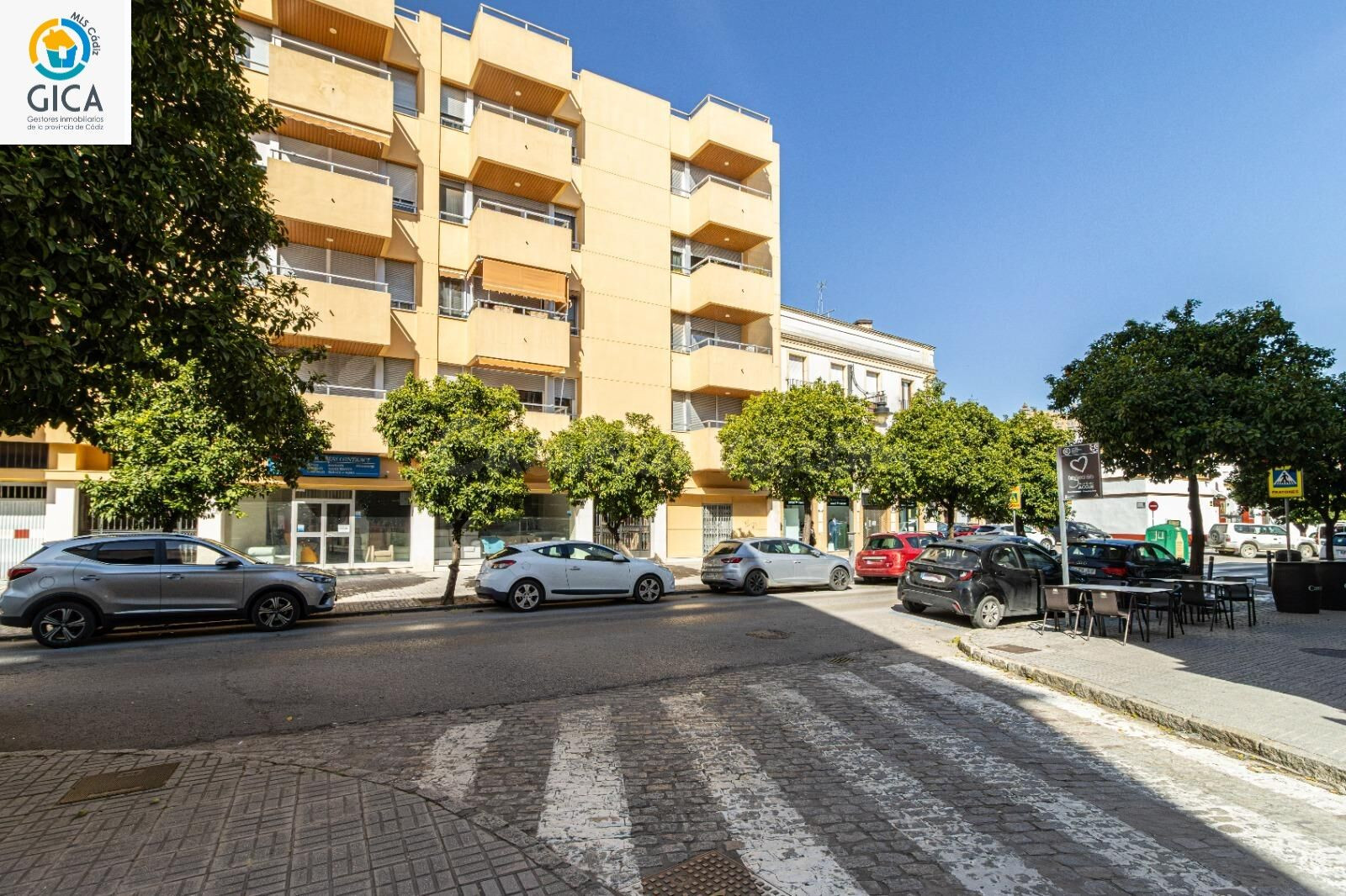 AMPLIO PISO EN EL CENTRO DE JEREZ CON ASCENSOR Y TERRAZA - foto 4