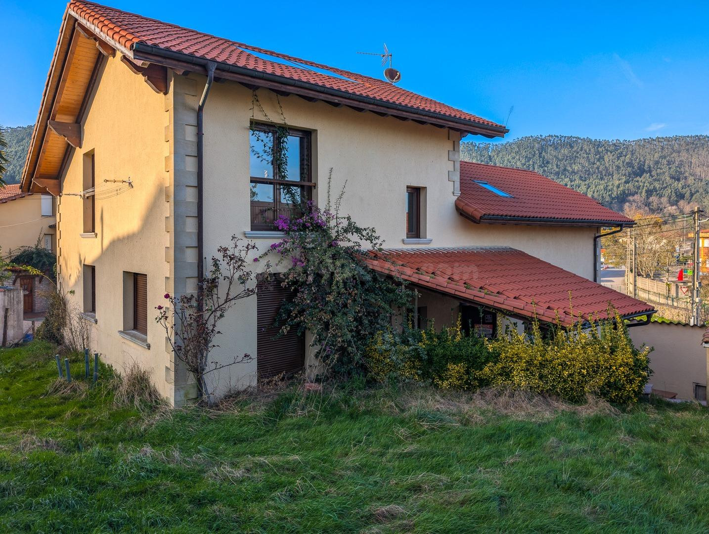 CASA EN PESUES