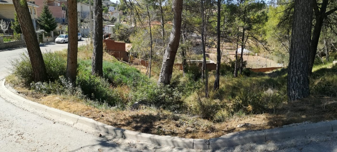 TERRENO URBANO EN LA POBLA DE CLARAMUNT ZONA LES GARRIGUES