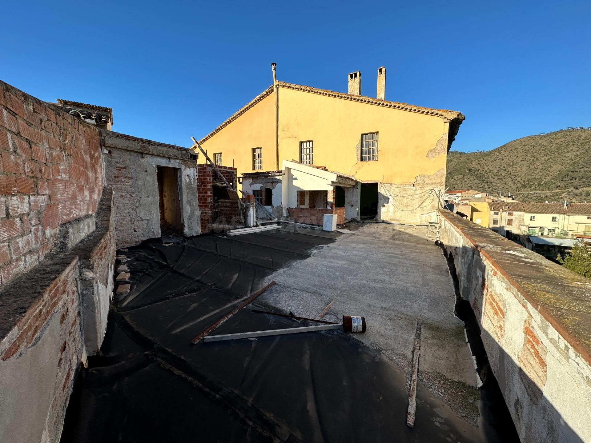 VENTA EDIFICIO EN CAPELLADES ZONA CENTRO MUCHAS POSIBILIDADE