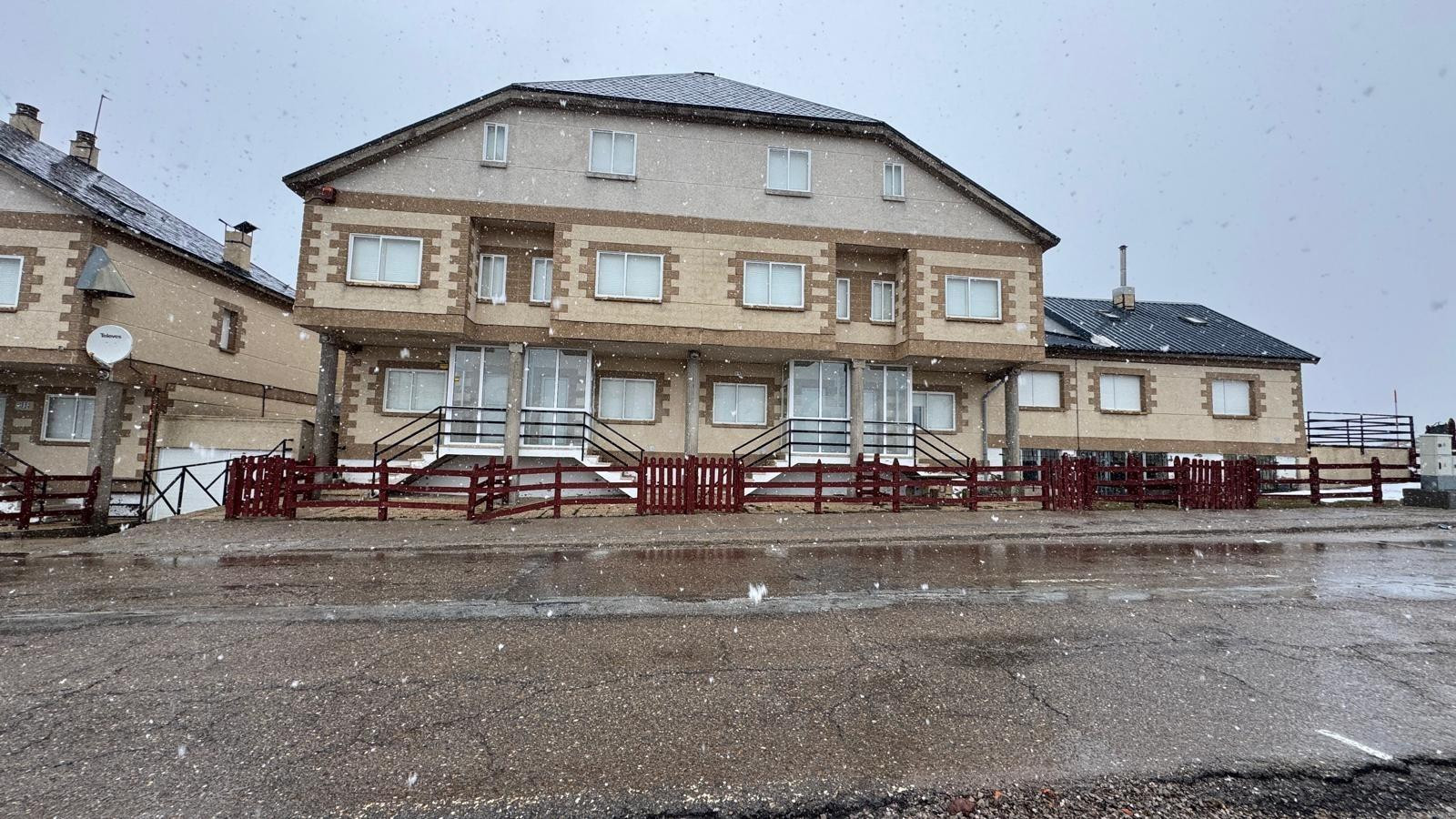 CHALET PAREADO DE 5 DORMITORIOS EN LA ESTACIÓN INVERNAL DE ALTO CAMPOO - foto 3
