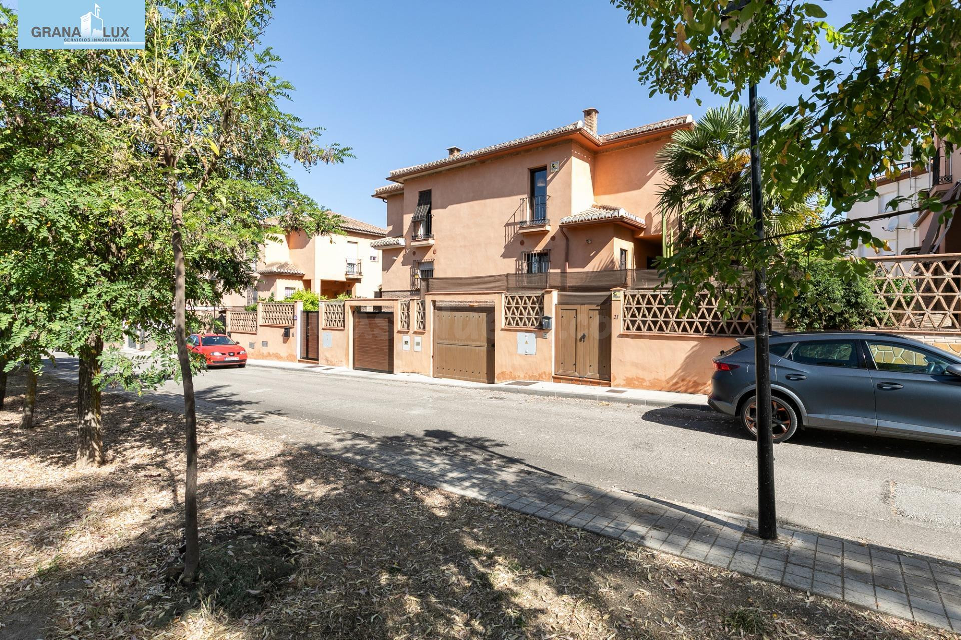 Espectacular vivienda pareada a la entrada a de Jun - foto 2