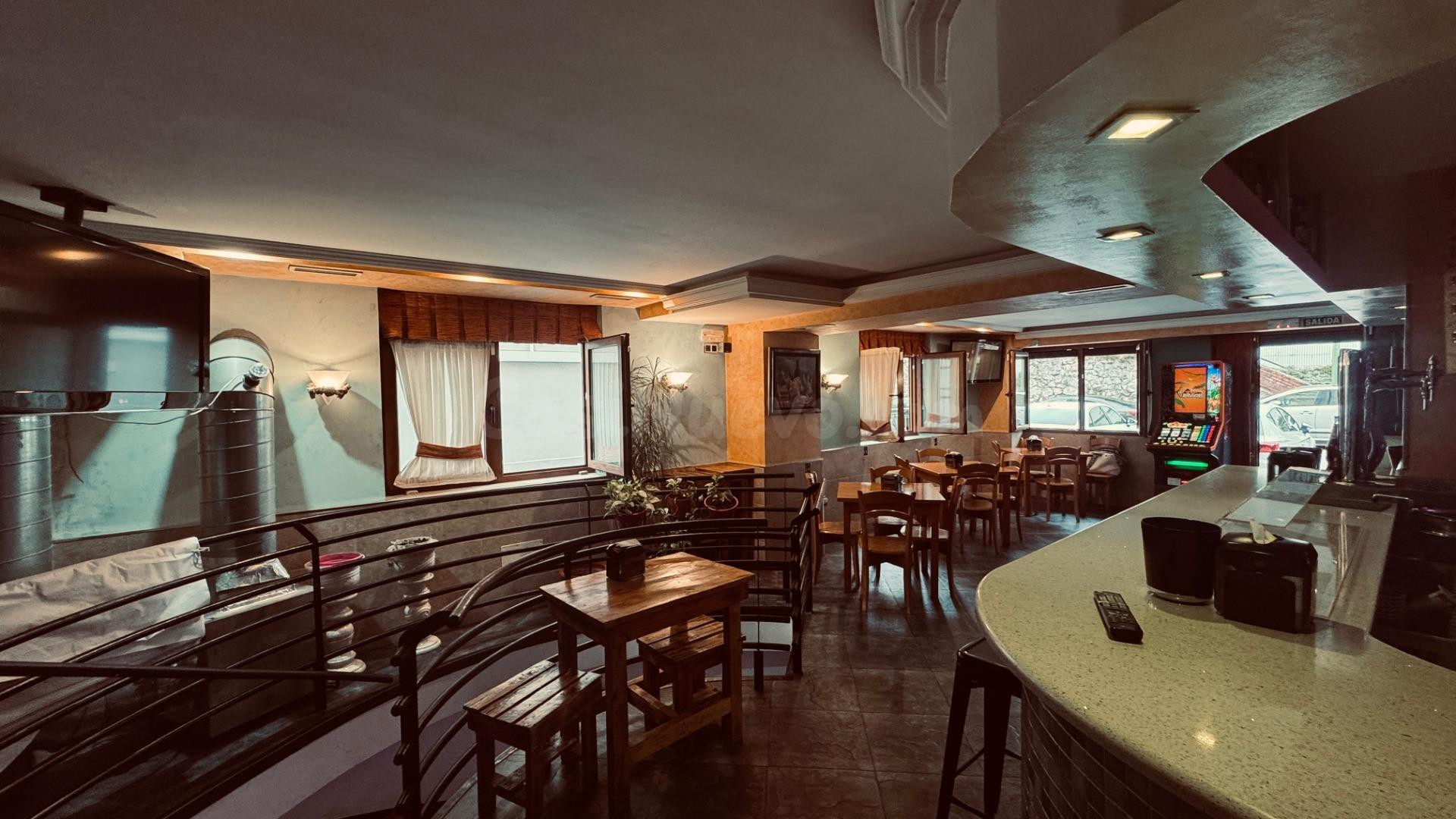VENTA DE BAR-RESTAURANTE CON LICENCIA DE HOSTELERIA VIGENTE  - foto 5